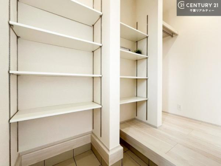 ���� ���֎��[���[�����Ă���̂ŁA���֎��肪�X�b�L���Еt�����q���ɌC�̒u����ɍ���܂���I