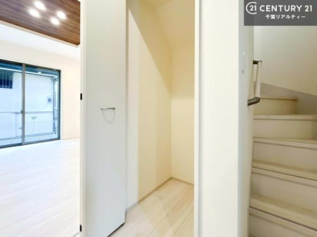 ���[ ���r���O�Ɏ��[�����邩��A�U�炩�肪���ȏ�������ʒu�ցB�S�n�悢��炵���x���܂��B