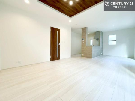 ���r���O �D�����z���܂肪���r���O����ł���ċ��S�n�̗ǂ���Ԃ����o���Ă���܂��I
���났�̎��Ԃ��߂����܂��I