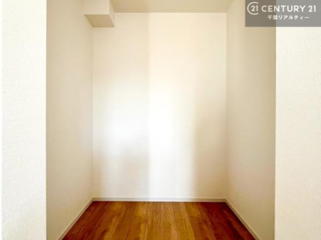 ���[ �E�H�[�N�C���N���[�[�b�g�t���ł��B��������̂��m���Ȃǂ����[���Ă��������ł��ˁI���ɂ���@�������ȂǋG�ߕ��̑傫�ȉƓd�����[�ł��܂��B