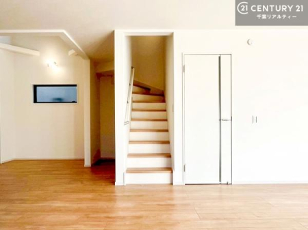 ���r���O ���r���O�C���K�i�ŃR�~���j�P�[�V���������₷�����r���O�I�K�i�͖��邭�萠������Ă��܂��B���q�l�₲�N�z�̕������S���Ă����p�����܂��ˁI