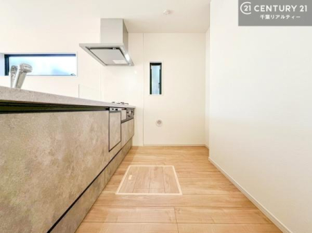 �L�b�`�� ��Ƃ肠�钲���X�y�[�X�ō�Ƃ����₷�����K�ȃL�b�`���ł��I
���q�l�ƈꏏ�ɂ��َq������y���߂�L�X�X�y�[�X�ł��B�y�����������ԂɂȂ肻���ł��ˁI