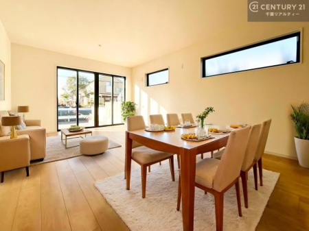 ���r���O �Ƌ��CG�p�[�X�ł��B�J�����̂���L�XLDK�I�\�t�@�[��_�C�j���O�e�[�u����u���Ă������ɂȂ�Ȃ��̂ŉ��K�ɉ߂����܂��I