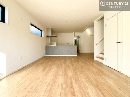 ���r���O �S�n�ǂ����r���O�͉Ƒ������R�ƏW�܂�܂��B�Ƒ��c�R�̎��Ԃ����������ł��B���Ƒ��ƁA����w�[���������Ԃ��߂��������ł��ˁB