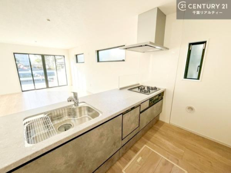 �L�b�`�� ��l�C�̑Ζʎ��V�X�e���L�b�`�����̗p���Ă��܂��I���Ƒ��̃R�~���j�P�[�V���������R�Ƒ�����݌v�ł��B
���q�l�ɂ��ڂ��͂��̂Ŋ������ł��ˁB���[�͂�����܂��I