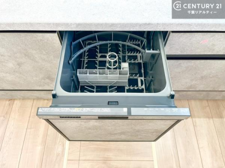 �L�b�`�� �H��@�t���̃L�b�`���ł��I�Z���������r��h�~�Ƃ��đ�ϊ��􂷂�֗��Ȏd�l�ł��I�r���g�C���Ȃ̂ŃL�b�`���̏ꏊ����炸�����X�y�[�X���L���g�����Ƃ��o���܂��I