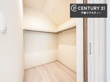 ���[ �E�H�[�N�C���N���[�[�b�g�t���ł��B��������̂��m���Ȃǂ����[���Ă��������ł��ˁI���ɂ���@�������ȂǋG�ߕ��̑傫�ȉƓd�����[�ł��܂��B