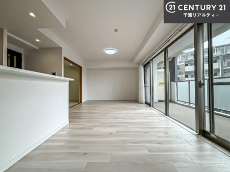 ���r���O �J�����̂���L�XLDK�I�\�t�@�[��_�C�j���O�e�[�u����u���Ă������ɂȂ�Ȃ��̂ŉ��K�ɉ߂����܂��I
�R�~���j�P�[�V���������₷�����r���O�ł��I