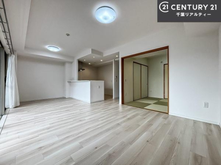 ���r���O �J�����̂���L�XLDK�I�\�t�@�[��_�C�j���O�e�[�u����u���Ă������ɂȂ�Ȃ��̂ŉ��K�ɉ߂����܂��I
�R�~���j�P�[�V���������₷�����r���O�ł��I