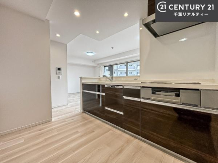 �L�b�`�� ��Ƃ肠�钲���X�y�[�X�ō�Ƃ����₷�����K�ȃL�b�`���ł��I
���q�l�ƈꏏ�ɂ��َq������y���߂�L�X�X�y�[�X�ł��B���[���L�x�Ȃ̂ł�������Ƃ�����ԂŒ������ł������ł��ˁB