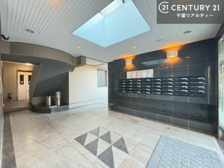 �G���g�����X ��؂Ȃ��q�l���}����G���g�����X�́A�z���ɕ�܂ꂽ�S�n�悢��ԁB
�Z�܂����̌ւ������������A�㎿�ȘȂ܂��ł��B