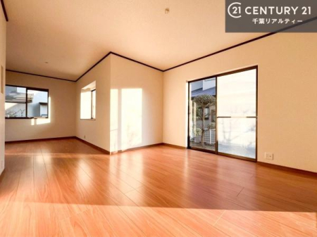 ���r���O �J�����̂���L�XLDK�I�\�t�@�[��_�C�j���O�e�[�u����u���Ă������ɂȂ�Ȃ��̂ŉ��K�ɉ߂����܂��I�R�~���j�P�[�V���������₷�����r���O�ł��I