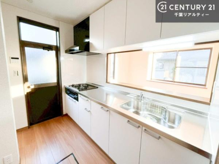 �L�b�`�� ��Ƃ����₷���V�X�e���L�b�`���ł��I���[����������t���Ă���̂ŁA�����X�y�[�X�ɕ���u���Ȃ��čςނ̂ŁA�L�X�g���āA���K�ɍ�Ƃ��ł��܂��I