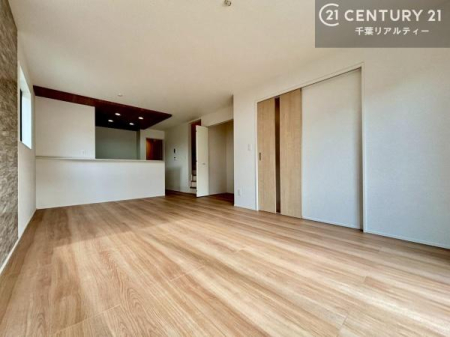 ���r���O �S�n�ǂ����r���O�͉Ƒ������R�ƏW�܂�܂��B�Ƒ��c�R�̎��Ԃ����������ł��B���Ƒ��ƁA����w�[���������Ԃ��߂��������ł��ˁB