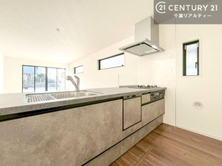 �L�b�`�� ��l�C�̑Ζʎ��V�X�e���L�b�`�����̗p���Ă��܂��I���Ƒ��̃R�~���j�P�[�V���������R�Ƒ�����݌v�ł��B
���q�l�ɂ��ڂ��͂��̂Ŋ������ł��ˁB���[�͂�����܂��I