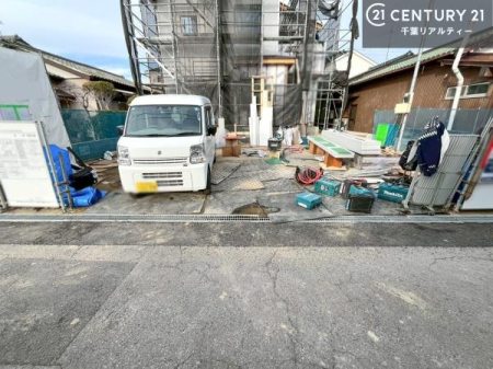 ���ԏ� ���ԃX�y�[�X��3�䕪����܂��I�Z�J���h�J�[�͂������A�o�C�N�⎩�]�ԂȂǂ��u���ꏊ�ɍ���܂���B