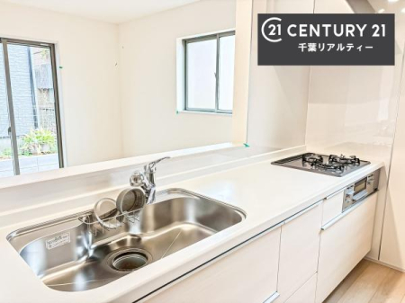 �L�b�`�� ��l�C�̑Ζʎ��V�X�e���L�b�`�����̗p���Ă��܂��I���Ƒ��̃R�~���j�P�[�V���������R�Ƒ�����݌v�ł��B
���q�l�ɂ��ڂ��͂��̂Ŋ������ł��ˁB�L�X�g���ĉ��K�ɍ�Ƃ��i�݂܂��B