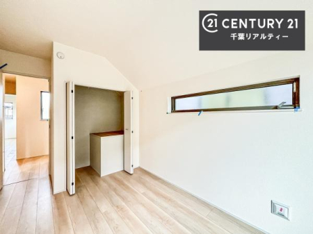 �q������ ���[�X�y�[�X���������Ă���A�ߗނ₨������A�w�p�i�Ȃǂ��������萮���ł��܂��B���������L���g���邽�߁A���K�Ő������Z��Ԃ��������܂��B