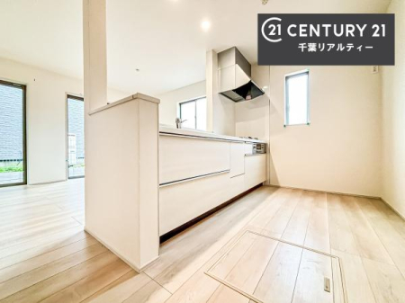 �L�b�`�� ��Ƃ肠�钲���X�y�[�X�ō�Ƃ����₷�����K�ȃL�b�`���ł��I
���q�l�ƈꏏ�ɂ��َq������y���߂�L�X�X�y�[�X�ł��B�y�����������ԂɂȂ肻���ł��ˁI