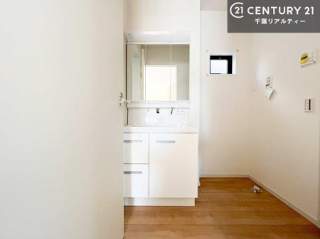 ���ʑ�E���ʏ� �O�ʋ��d�l�̐��ʏ��́A�g�����Ȃ݂����₷������I���͎��[�ɂȂ��Ă��܂��B�h���C���[�₨���ϓ����Еt������̂Ő��ʑ������X�b�L���ƌ����邱�Ƃ��o���܂��I