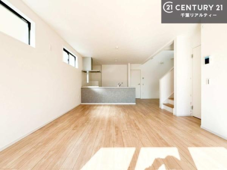 ���r���O �S�n�ǂ����r���O�͉Ƒ������R�ƏW�܂�܂��B�Ƒ��c�R�̎��Ԃ����������ł��B���Ƒ��ƁA����w�[���������Ԃ��߂��������ł��ˁB