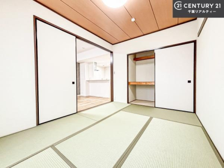 �a�� ���r���O�Ɨאڂ����a���ł��I�Ǝ��̋x�e�X�y�[�X��L�b�Y�X�y�[�X�Ƃ��Ċ��p����̂��悳�����ł��ˁI
�a���̎g�����͖�����I���[�X�y�[�X�������Ղ�ł��I