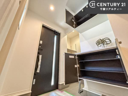 ���� �V���[�Y�{�b�N�X�t���Ȃ̂ŁA���ւ��Еt�����|�������₷���ł��I
�X�b�L���������ւŌ˂��J�����u�ԁA�������̂���S�n������Ԃ��o�}���Ă���܂��B