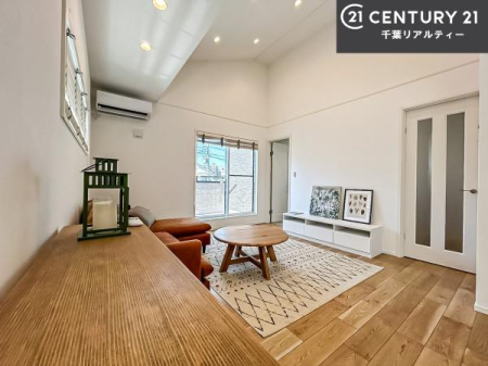 ���r���O �傫�ȑ����炽���Ղ�̗z���������閾�邢���r���O�B�J�����̂��郊�r���O�ŉƑ��c���̂��났�̎��Ԃ��߂����܂��B�Ƒ��݂�Ȃ̏Ί�̑�����LDK�ɂȂ肻���ł��ˁI