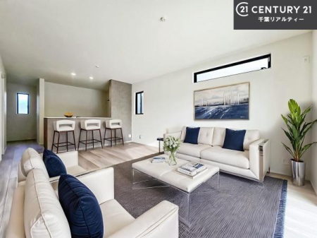 ���r���O �Ƌ��CG�p�[�X�ł��B��؂ȉƑ����W�܂邩�炱��LDK�ɂ͂�����肽���B
�q�����������C�ɏ΂��Ȃ��瑖�����Ă���p�����������u�L���Ƃɂ��ėǂ������v�Ǝv���u�Ԃł��B