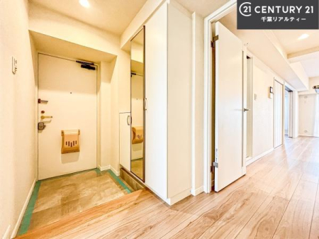 ���� �V���[�Y�{�b�N�X�t���Ȃ̂ŁA���ւ��Еt�����|�������₷���ł��I
�X�b�L���������ւŌ˂��J�����u�ԁA�������̂���S�n������Ԃ��o�}���Ă���܂��B