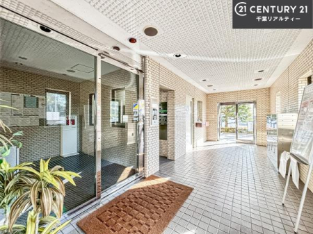 �G���g�����X ��؂Ȃ��q�l���}����G���g�����X�́A�z���ɕ�܂ꂽ�S�n�悢��ԁB
�Z�܂����̌ւ������������A�㎿�ȘȂ܂��ł��B