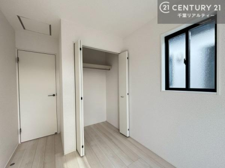 �Q�� ���[�X�y�[�X���������Ă���A�ߗނ₨������A�w�p�i�Ȃǂ��������萮���ł��܂��B���������L���g���邽�߁A���K�Ő������Z��Ԃ��������܂��B