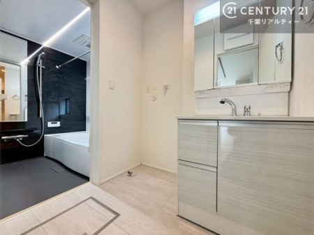 ���ʑ�E���ʏ� �O�ʋ��d�l�̐��ʏ��́A�g�����Ȃ݂����₷������I���͎��[�ɂȂ��Ă��܂��B�h���C���[�₨���ϓ����Еt������̂Ő��ʑ������X�b�L���ƌ����邱�Ƃ��o���܂��I