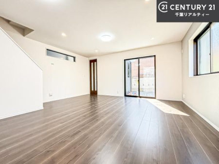 ���r���O �S�n�ǂ����r���O�͉Ƒ������R�ƏW�܂�܂��B�Ƒ��c�R�̎��Ԃ����������ł��B���Ƒ��ƁA����w�[���������Ԃ��߂��������ł��ˁB