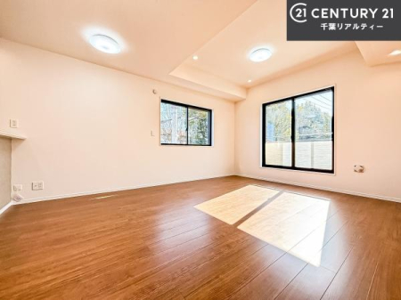 ���r���O �D�����z���܂肪���r���O����ł���ċ��S�n�̗ǂ���Ԃ����o���Ă���܂��I
���났�̎��Ԃ��߂����܂��I