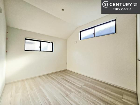 �m�� 2�ʍ̌����m�ۂ������邢�����́A���ʂ����ǂ��A���邭��ϋ��S�n�̗ǂ���ԂƂȂ��Ă���܂��B�����b�N�X���ĉ߂�����S�n�̗ǂ��������ł��I���̖ڊo�߂��X�b�L�����܂��ˁI