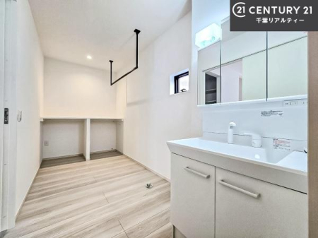 ���ʑ�E���ʏ� �O�ʋ��d�l�̐��ʏ��́A�g�����Ȃ݂����₷������I���͎��[�ɂȂ��Ă��܂��B�h���C���[�₨���ϓ����Еt������̂Ő��ʑ������X�b�L���ƌ����邱�Ƃ��o���܂��I