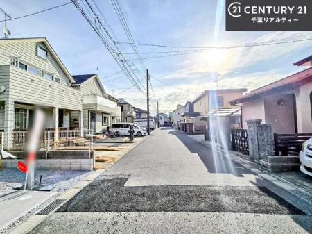 �O�ʓ��H�܂ތ��n�ʐ^ �O�ʓ��H��5.9���I�z����ǍD�ȗ��n�ł��B
�Ԍɓ��ꂪ���ȕ������S�ł��ˁB