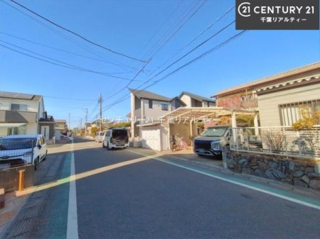 �O�ʓ��H�܂ތ��n�ʐ^ �O�ʓ��H��5.9���I�z����ǍD�ȗ��n�ł��B
�Ԍɓ��ꂪ���ȕ������S�ł��ˁB