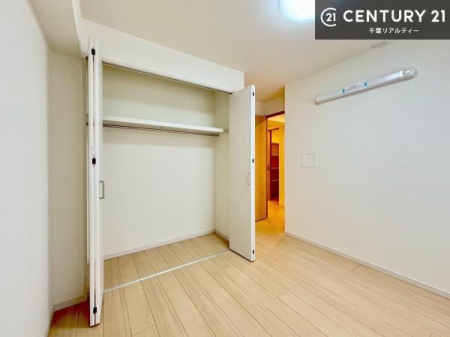 �Q�� �������\�ȐV�K���t�H�[���ς݃}���V�����B�����͐V�������܂�ς��A���������ӂ����K�ȋ�ԂɎd�オ���Ă��܂��B�葱�������シ���ɐV�������n�߂���̂��傫�Ȗ��͂ł��B