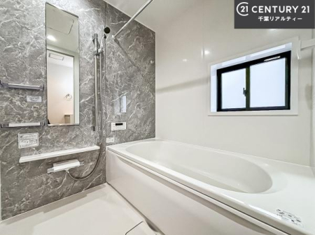 ���� �������������l�̕��͋C�̃o�X���[���́A�����o�Ă��ăo�X�^�C�����[���I
���d���撣���Ă��邲�J���ɂ��D�݂̓����̓����܂����āA�y����ł݂Ă͂������ł��傤���H