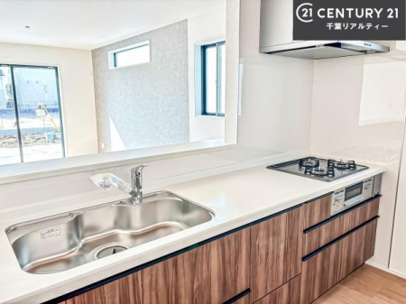 �L�b�`�� ��l�C�̑Ζʎ��V�X�e���L�b�`�����̗p���Ă��܂��I���Ƒ��̃R�~���j�P�[�V���������R�Ƒ�����݌v�ł��B
���q�l�ɂ��ڂ��͂��̂Ŋ������ł��ˁI�L�X�g���ĉ��K�ɍ�Ƃ��i�݂܂��B