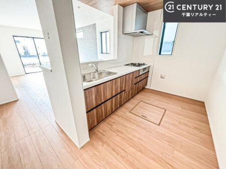 �L�b�`�� ��Ƃ肠�钲���X�y�[�X�ō�Ƃ����₷�����K�ȃL�b�`���ł��I
���q�l�ƈꏏ�ɂ��َq������y���߂�L�X�X�y�[�X�ł��B�y�����������ԂɂȂ肻���ł��ˁI