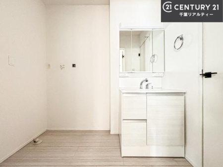 ���ʑ�E���ʏ� �O�ʋ��d�l�̐��ʏ��́A�g�����Ȃ݂����₷������I���͎��[�ɂȂ��Ă��܂��B�h���C���[�₨���ϓ����Еt������̂Ő��ʑ������X�b�L���ƌ����邱�Ƃ��o���܂��I