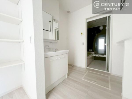 ���ʑ�E���ʏ� �O�ʋ��d�l�̐��ʏ��́A�g�����Ȃ݂����₷������I���͎��[�ɂȂ��Ă��܂��B�h���C���[�₨���ϓ����Еt������̂Ő��ʑ������X�b�L���ƌ����邱�Ƃ��o���܂��I