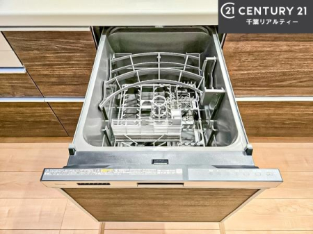 �L�b�`�� �H��@�t���̃L�b�`���ł��I�Z���������r��h�~�Ƃ��đ�ϊ��􂷂�֗��Ȏd�l�ł��I�r���g�C���Ȃ̂ŃL�b�`���̏ꏊ����炸�����X�y�[�X���L���g�����Ƃ��o���܂��I