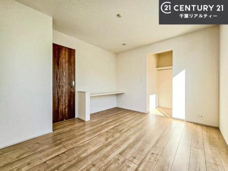 ���r���O�ȊO�̋��� ���[�X�y�[�X�����Ă��܂��I�������X�b�L�����ڂ��鎖���ł��܂��ˁB
�Ƌ��I�΂Ȃ��V���v���ȃf�U�C���ׁ̈A�Ƌ��I�΂����C�ɓ���̋�ԍ�肪�ł������ł��ˁB