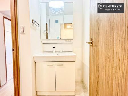 ���ʑ�E���ʏ� �O�ʋ��d�l�̐��ʏ��́A�g�����Ȃ݂����₷������I���͎��[�ɂȂ��Ă��܂��B�h���C���[�₨���ϓ����Еt������̂Ő��ʑ������X�b�L���ƌ����邱�Ƃ��o���܂��I