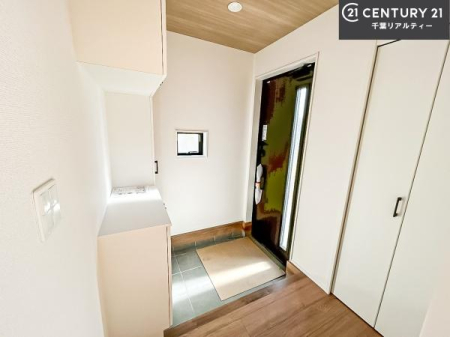 ���� �V���[�Y�{�b�N�X�t���Ȃ̂ŁA���ւ��Еt�����|�������₷���ł��I
�X�b�L���������ւŌ˂��J�����u�ԁA�������̂���S�n������Ԃ��o�}���Ă���܂��B