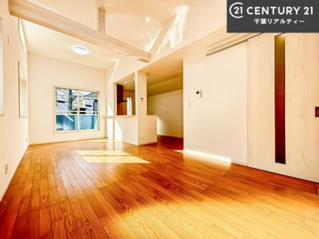 ���r���O �D�����z���܂肪���r���O����ł���ċ��S�n�̗ǂ���Ԃ����o���Ă���܂��I
���났�̎��Ԃ��߂����܂��I